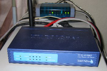Routeur Wifi avec son antenne arri&egrave;re